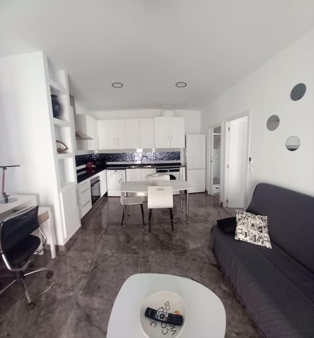 Kuchyňa alebo kuchynka v ubytovaní Apartamento cerca del puerto y del paseo