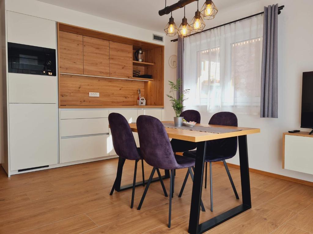 Kuchyň nebo kuchyňský kout v ubytování New Apartments Teravila