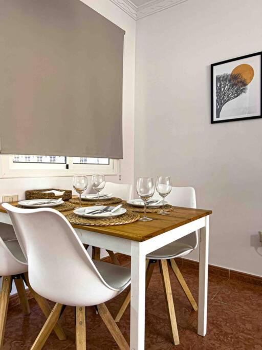 Zdjęcie z galerii obiektu Apartment 100 m from the beach w mieście Arinaga