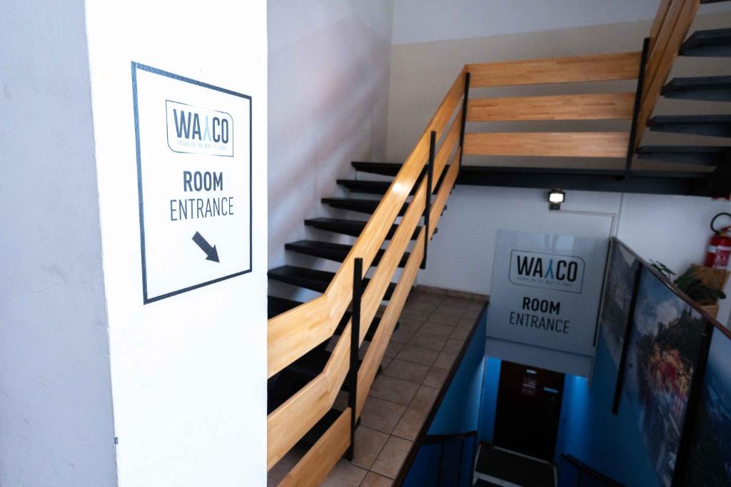 Palanda nebo palandy na pokoji v ubytování Wayco Rooms