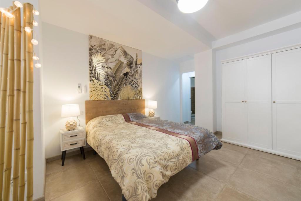 Posteľ alebo postele v izbe v ubytovaní Precioso Loft El Arcángel II junto a la Ribera