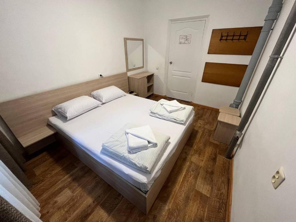 Кровать или кровати в номере FOX Hostel Kyiv