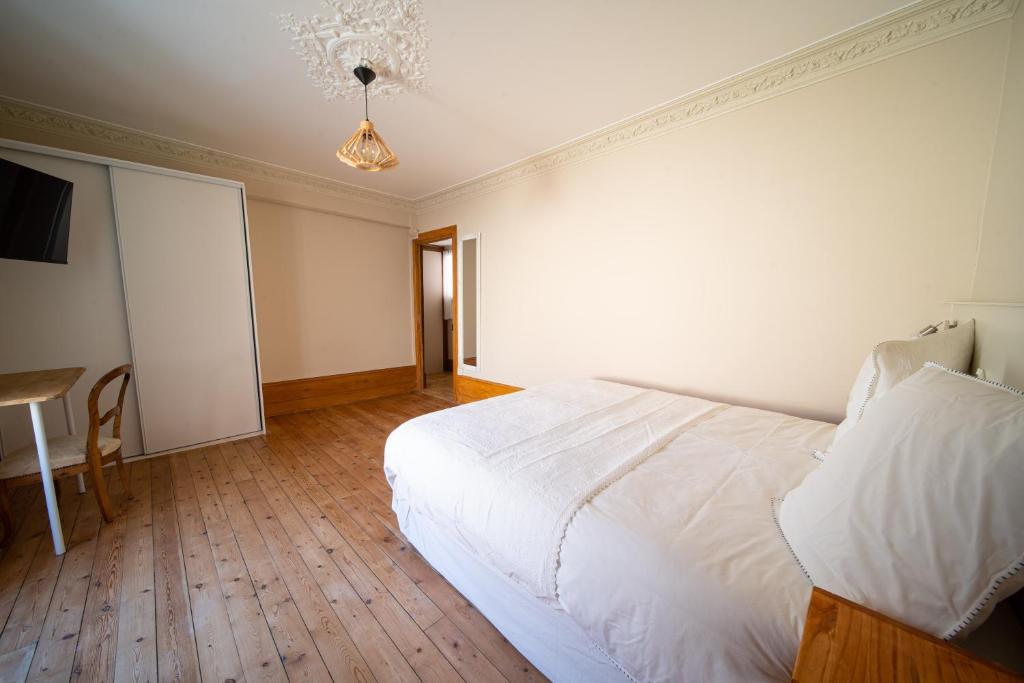 Łóżko lub łóżka w pokoju w obiekcie Appartement haut de gamme Centre ville