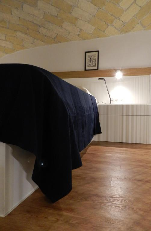 A bed or beds in a room at Tolli Colosseo Apartment