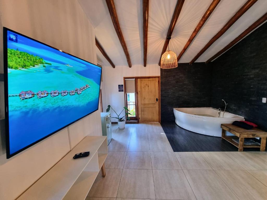 TV a/nebo společenská místnost v ubytování Reñaca House B&B