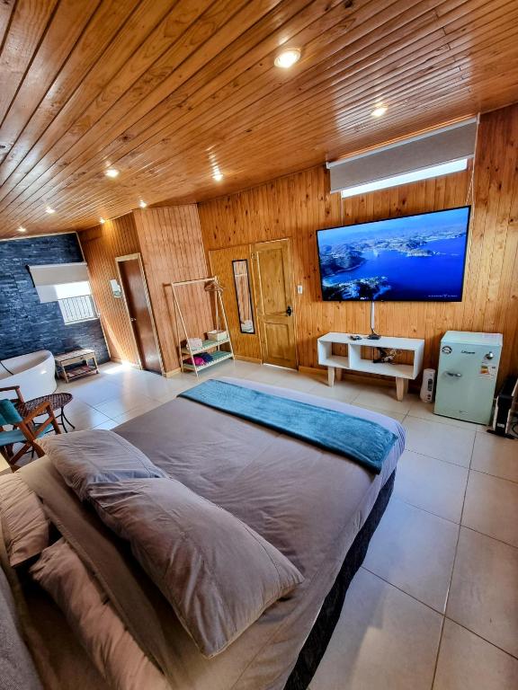 TV a/nebo společenská místnost v ubytování Reñaca House B&B