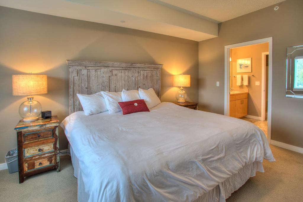 Postel nebo postele na pokoji v ubytování Feelin Beachy Condominium