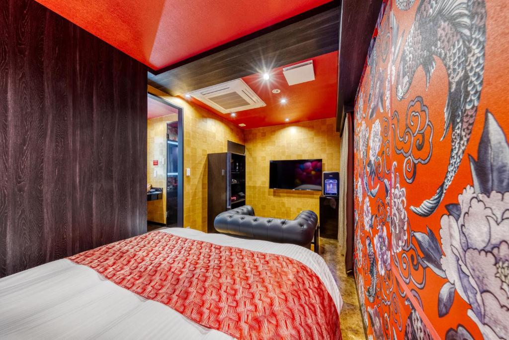 Postel nebo postele na pokoji v ubytování Hotel Lotus Umeda -Adult Only