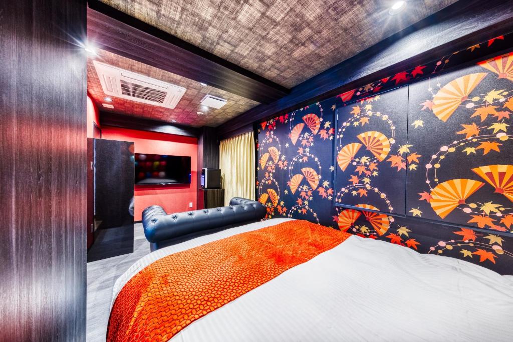 Postel nebo postele na pokoji v ubytování Hotel Lotus Umeda -Adult Only