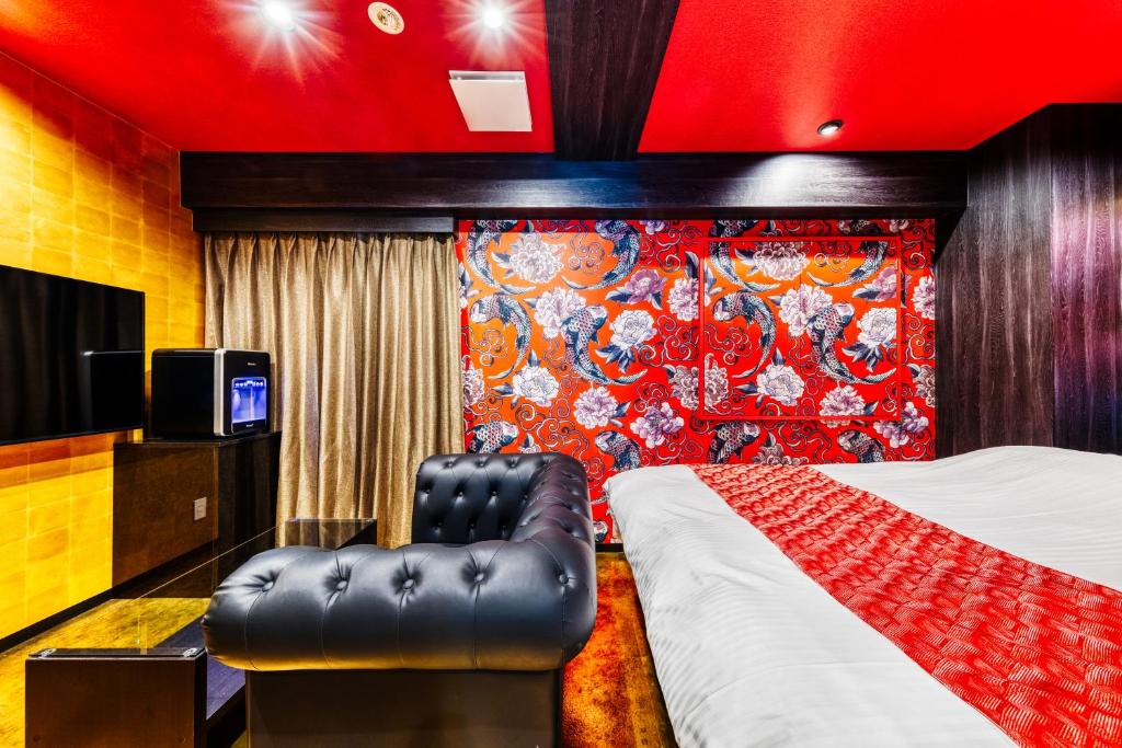 Postel nebo postele na pokoji v ubytování Hotel Lotus Umeda -Adult Only