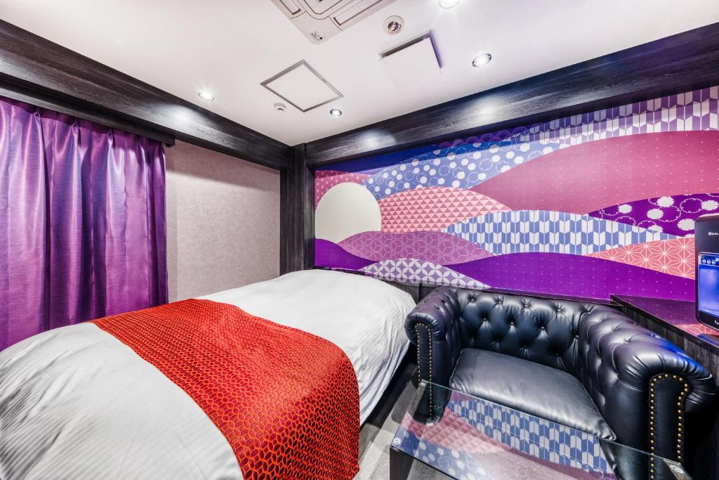 Postel nebo postele na pokoji v ubytování Hotel Lotus Umeda -Adult Only