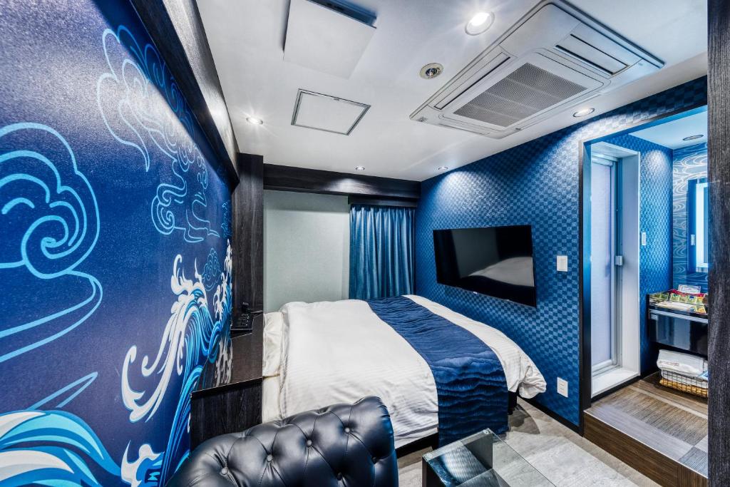 Postel nebo postele na pokoji v ubytování Hotel Lotus Umeda -Adult Only
