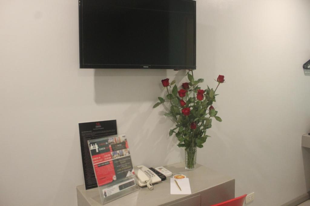TV a/nebo společenská místnost v ubytování ML SUITES CEBU