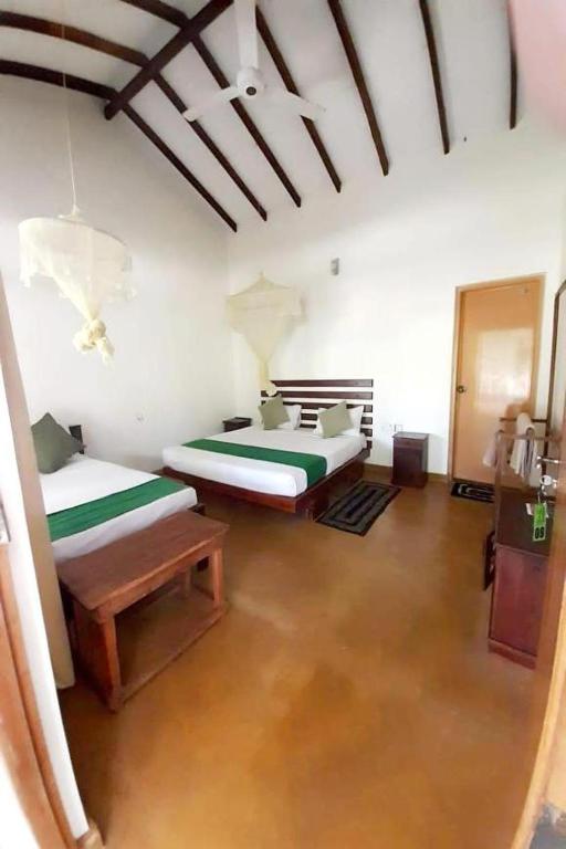Postel nebo postele na pokoji v ubytování Banana Rest Sigiriya