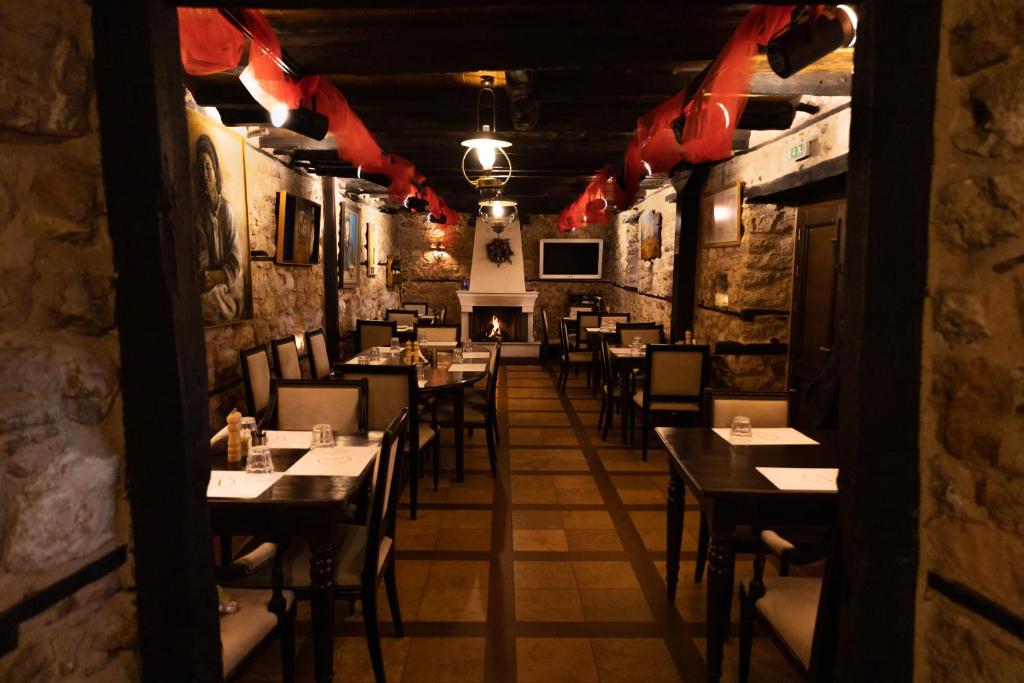 Restauracja lub miejsce do jedzenia w obiekcie Ξενώνας Αρχοντικό Ελληνοπύργου