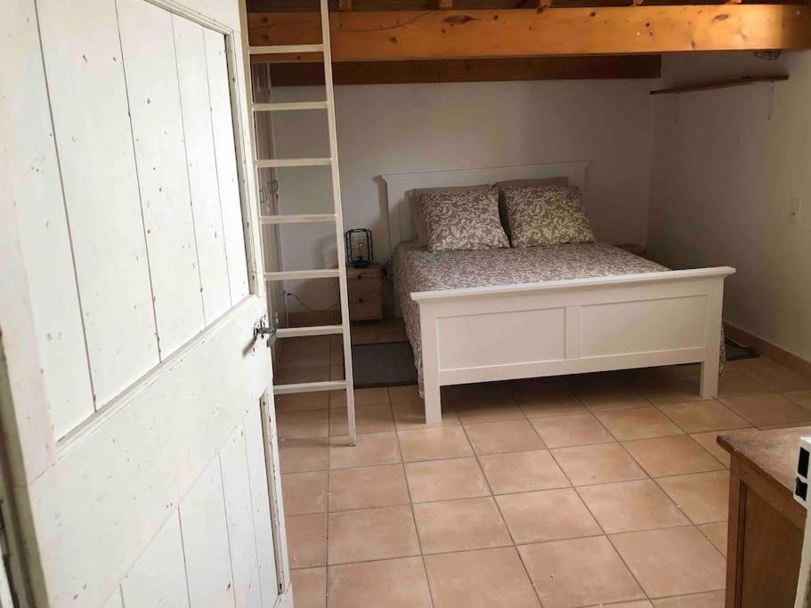 Zdjęcie z galerii obiektu Appartement dans un domaine Viticole w mieście Fontanès