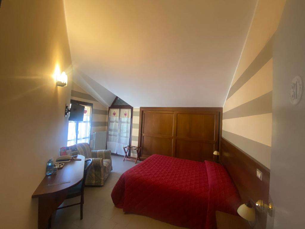 Postel nebo postele na pokoji v ubytování Hotel Ristorante Ligure