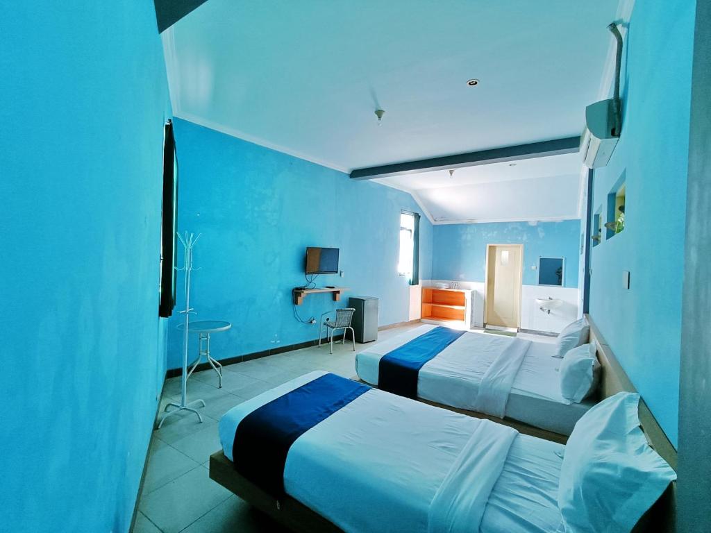 Postel nebo postele na pokoji v ubytování Candi Panggung Family Guest House Syariah
