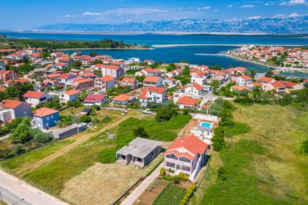 Zdjęcie z galerii obiektu Family friendly Apt Nin with a swimming pool w Nin