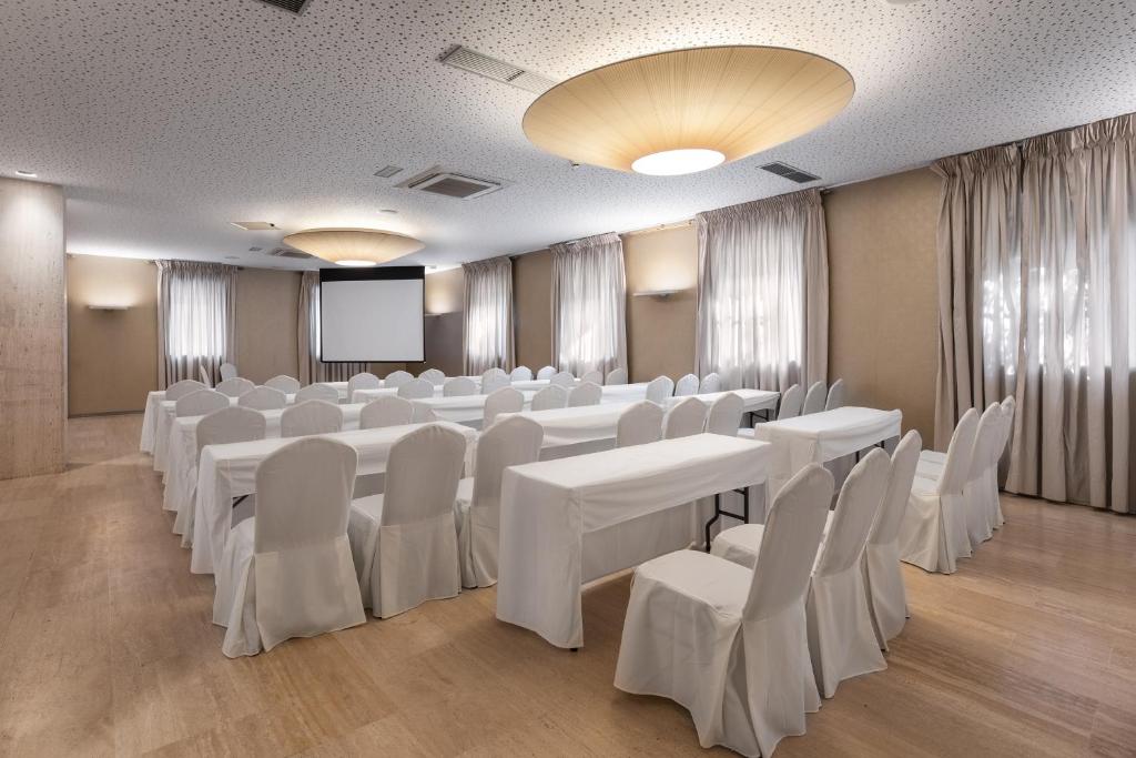The business area and/or conference room at Eurostars Vía de la Plata