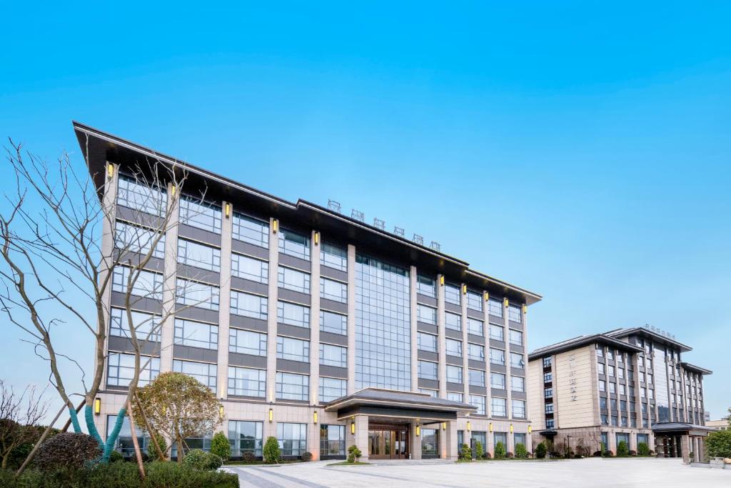 uma imagem de um edifício em S&N Xuanting Hotel Pengze em Pengze