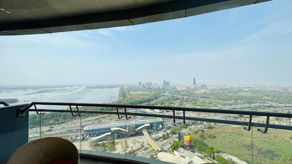 Nespecifikovaný výhled na destinaci Nové Dilí nebo výhled na město při pohledu z aparthotelu