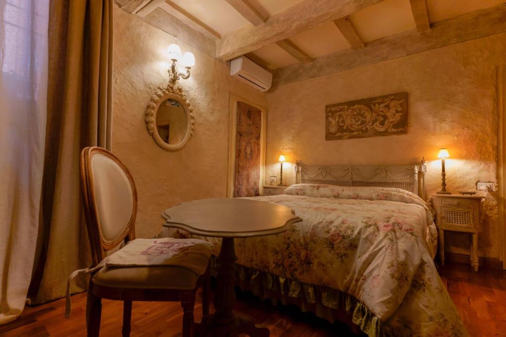 A bed or beds in a room at Gallery Guesthouse