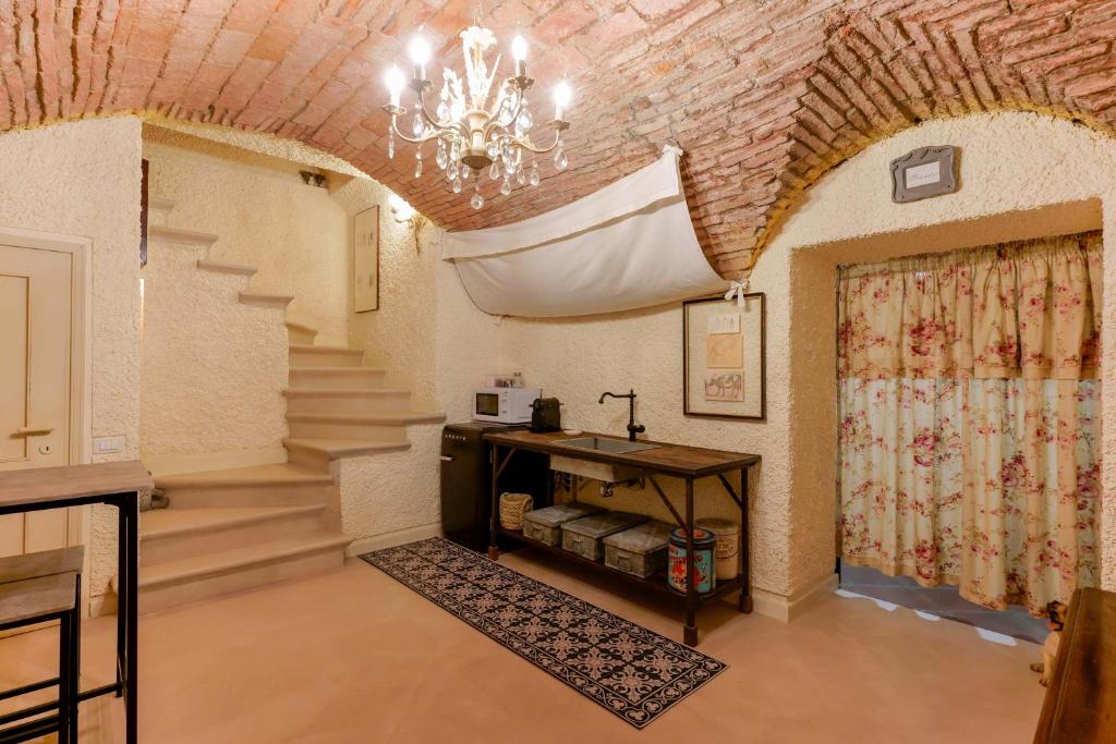 A kitchen or kitchenette at Gallery Guesthouse