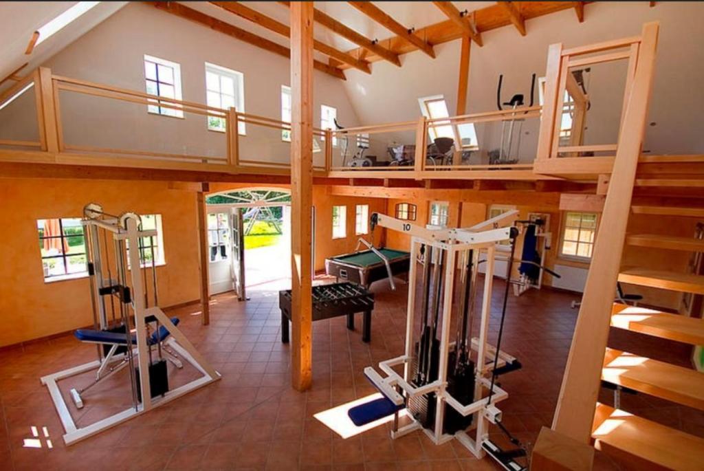 an overhead view of a gym with two treadmills at Kleene Helene in Wulfen auf Fehmarn