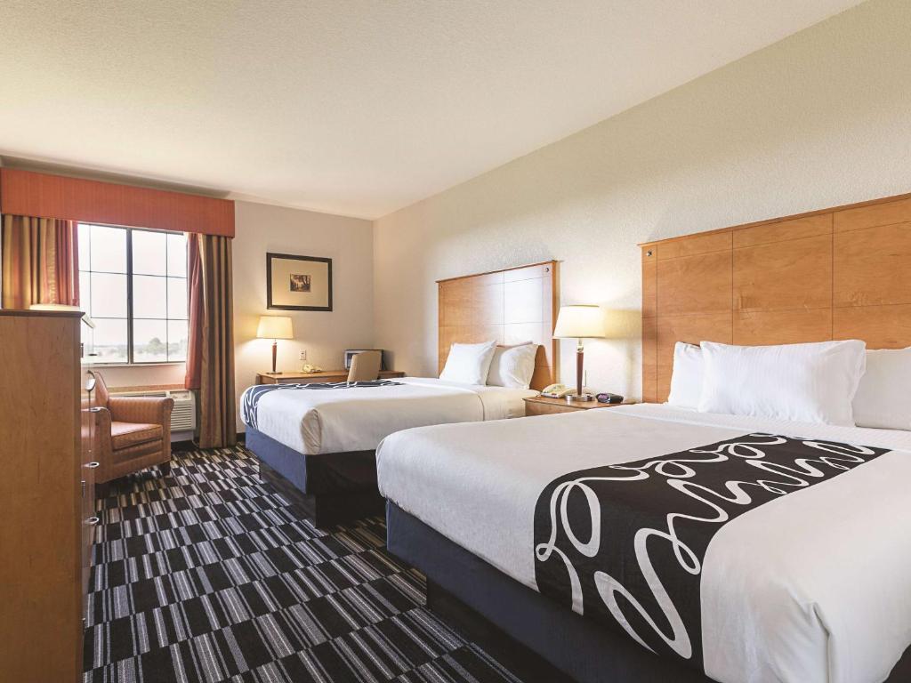 a hotel room with two beds and a window at La Quinta by Wyndham Alvarado in Alvarado