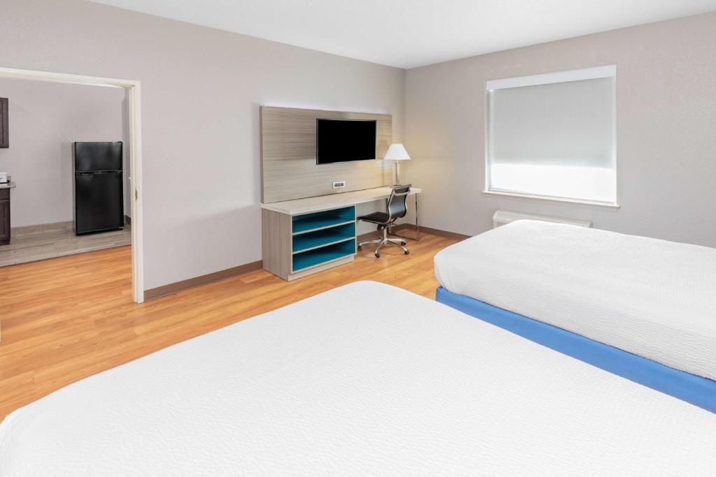 Days Inn & Suites by Wyndham San Antonio near Frost Bank Center - Suite De Dos Dormitorios: No Fumar