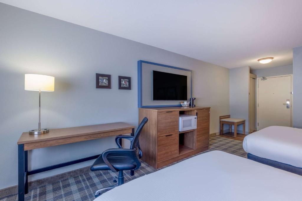 AmericInn by Wyndham Duluth photo