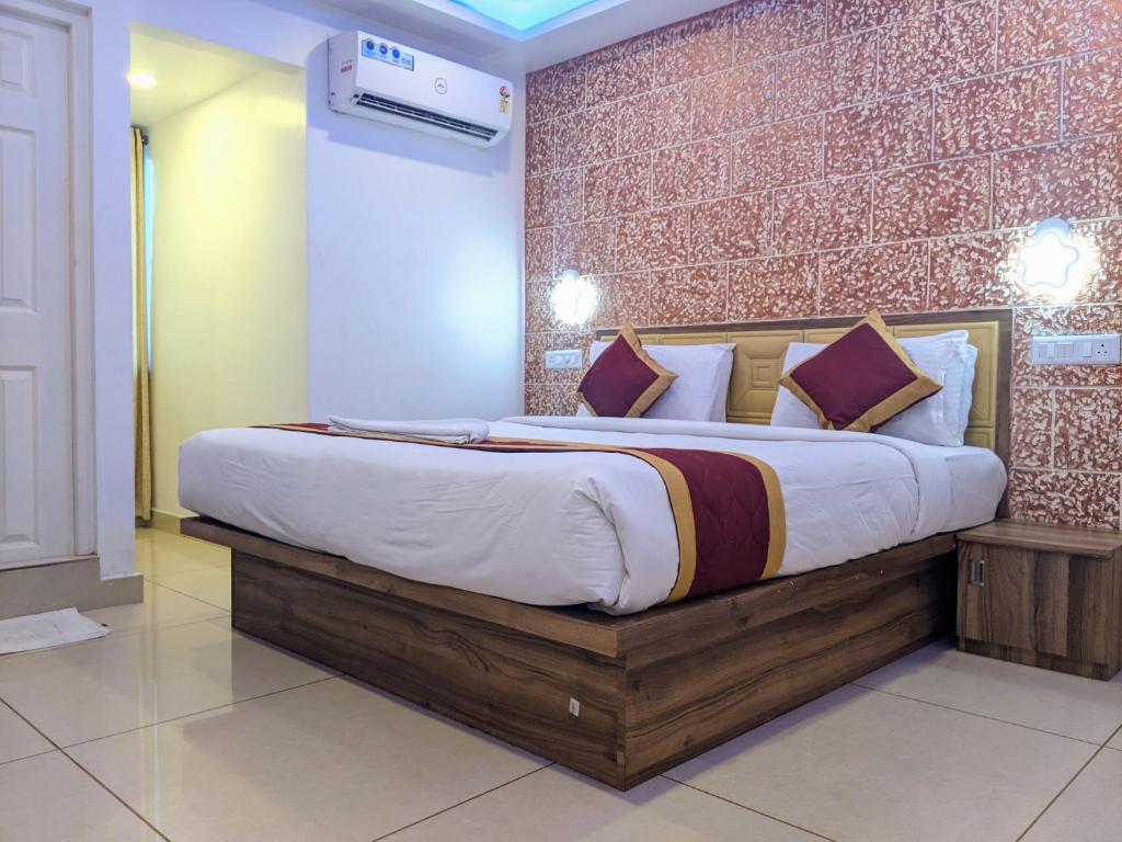 Postel nebo postele na pokoji v ubytování Hotel Feathers