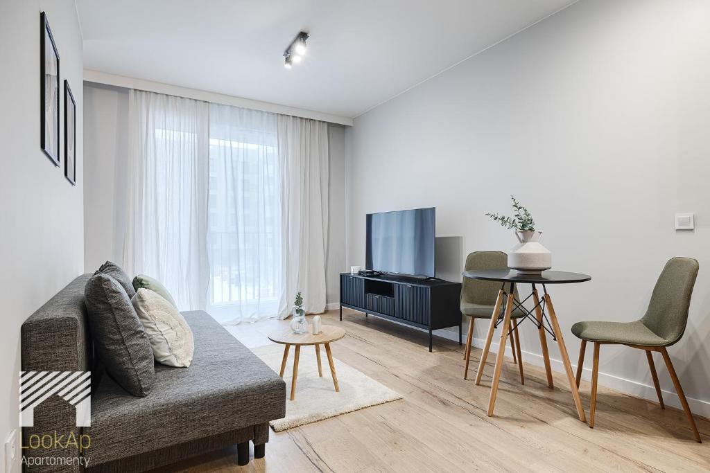 Televízia a/alebo spoločenská miestnosť v ubytovaní Fuzja I by LookAp