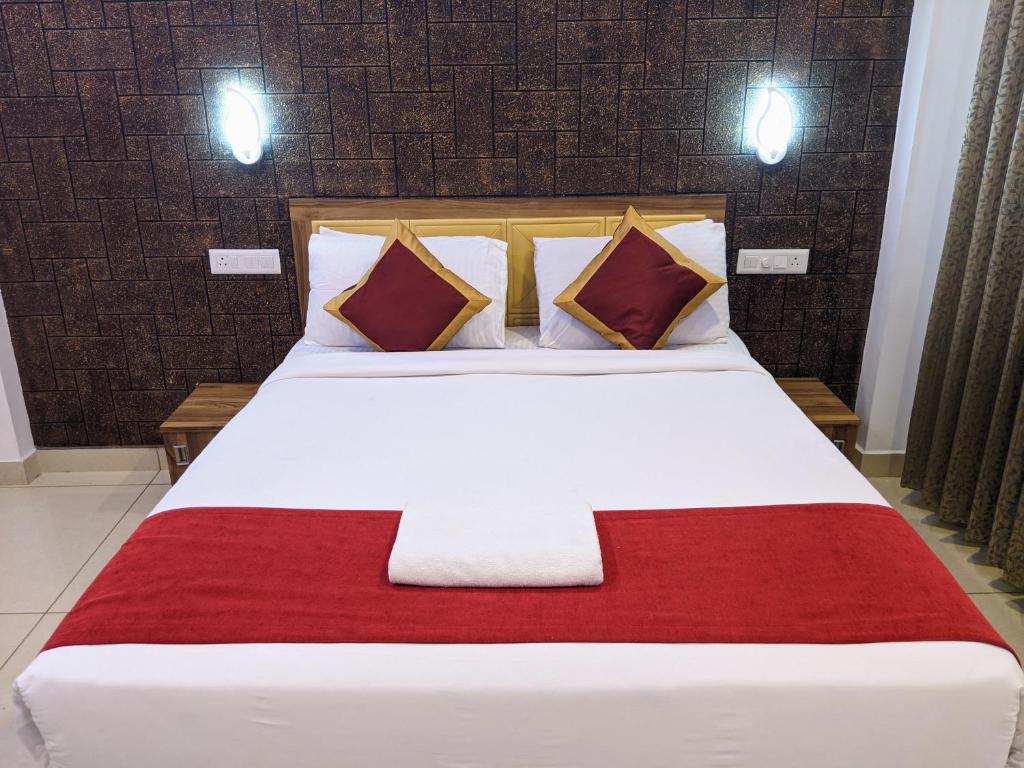 Postel nebo postele na pokoji v ubytování Hotel Feathers
