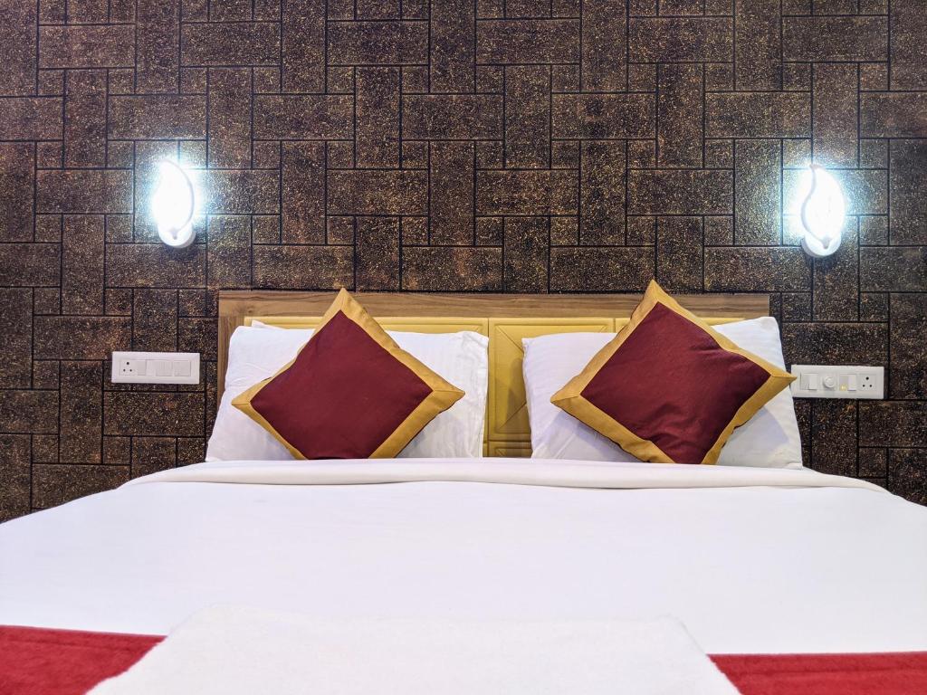Postel nebo postele na pokoji v ubytování Hotel Feathers