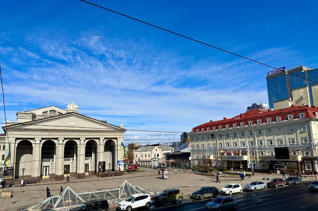 Lux apartments in the city center with a coffee machine, view of a theater, near Zlata Plaza фото 6