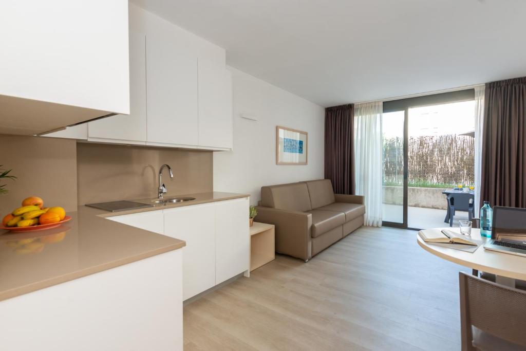 Atenea Park Suites & Apartments - Superior Apartment With Terrace