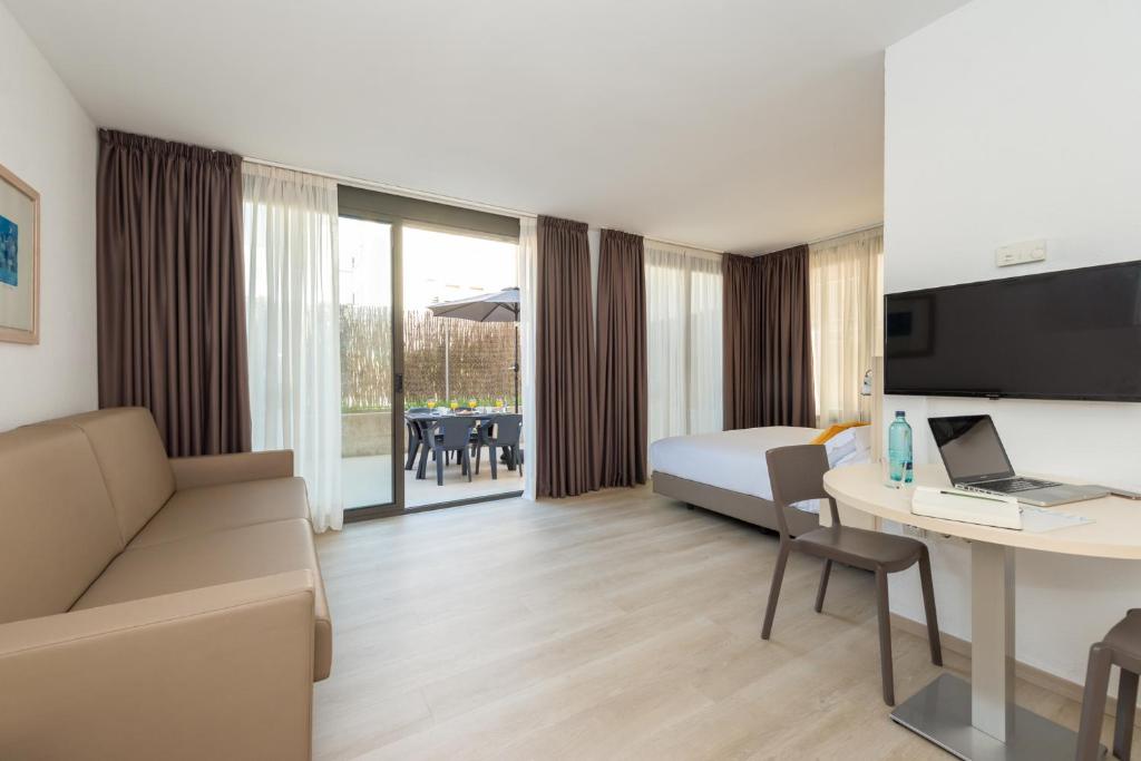 Atenea Park Suites & Apartments - Superior Apartment With Terrace