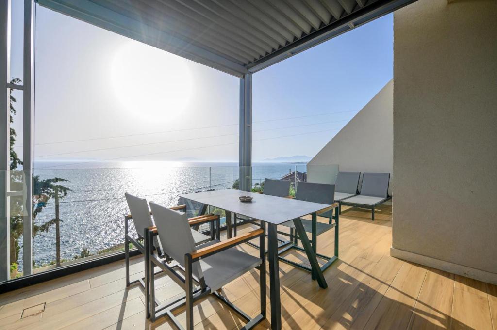 Mani Suites luxury seaside accommodation, Άγιος Νικόλαος – Ενημερωμένες  τιμές για το 2023