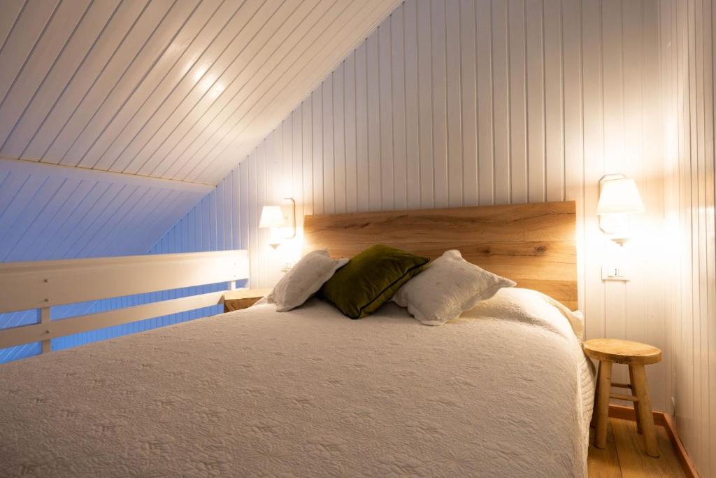 A bed or beds in a room at Cesa te Piaz
