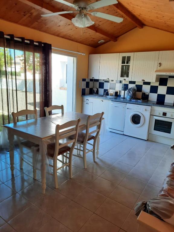 Bright house with garden in Sables-d'Olonne - Maison De Vacances