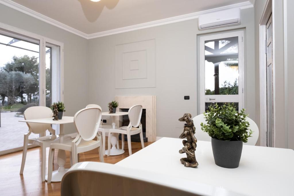 A seating area at Villa Rufo
