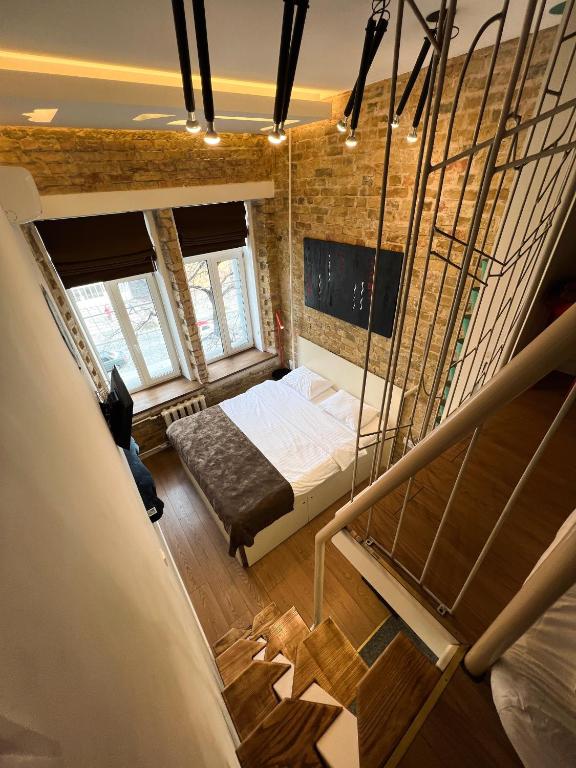 Postel nebo postele na pokoji v ubytování Kyiv Whisky Box Apartments
