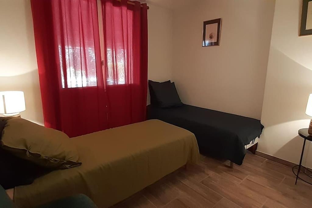 Fotografia z galérie ubytovania Magnifique coin de mas avec piscine privative v destinácii Meynes