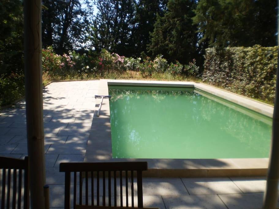Fotografia z galérie ubytovania Magnifique coin de mas avec piscine privative v destinácii Meynes