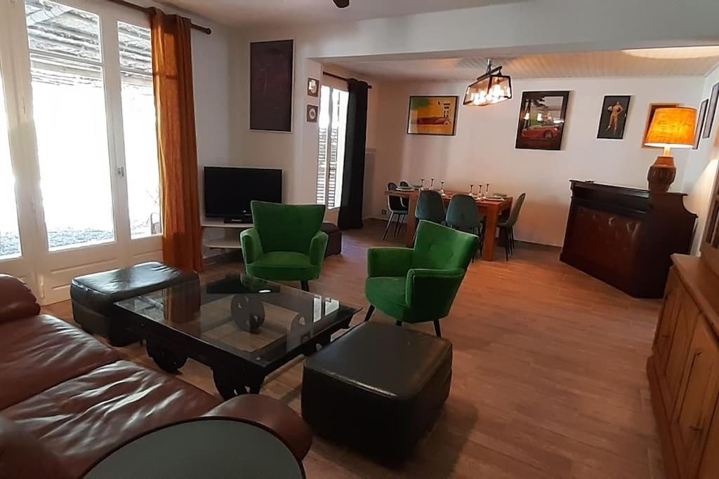 Fotografia z galérie ubytovania Magnifique coin de mas avec piscine privative v destinácii Meynes