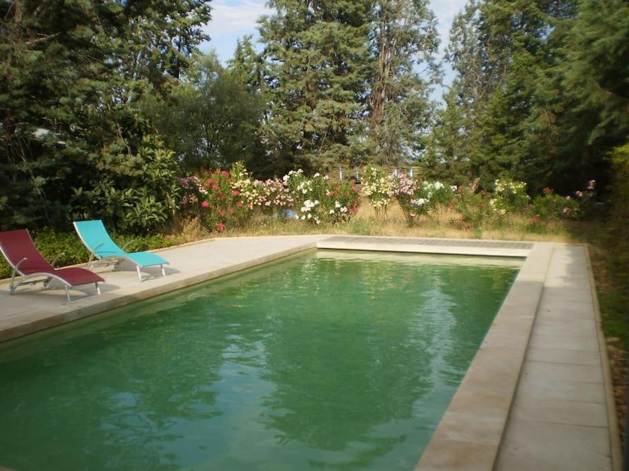 Fotografia z galérie ubytovania Magnifique coin de mas avec piscine privative v destinácii Meynes