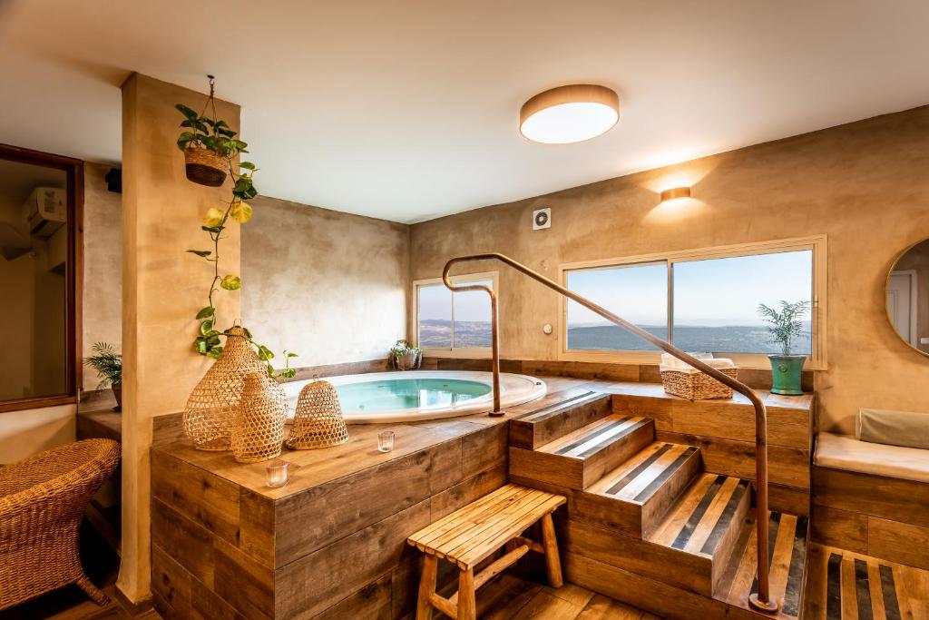 Bazén v ubytování Amirey Hagalil Boutique Hotel nebo v jeho okolí
