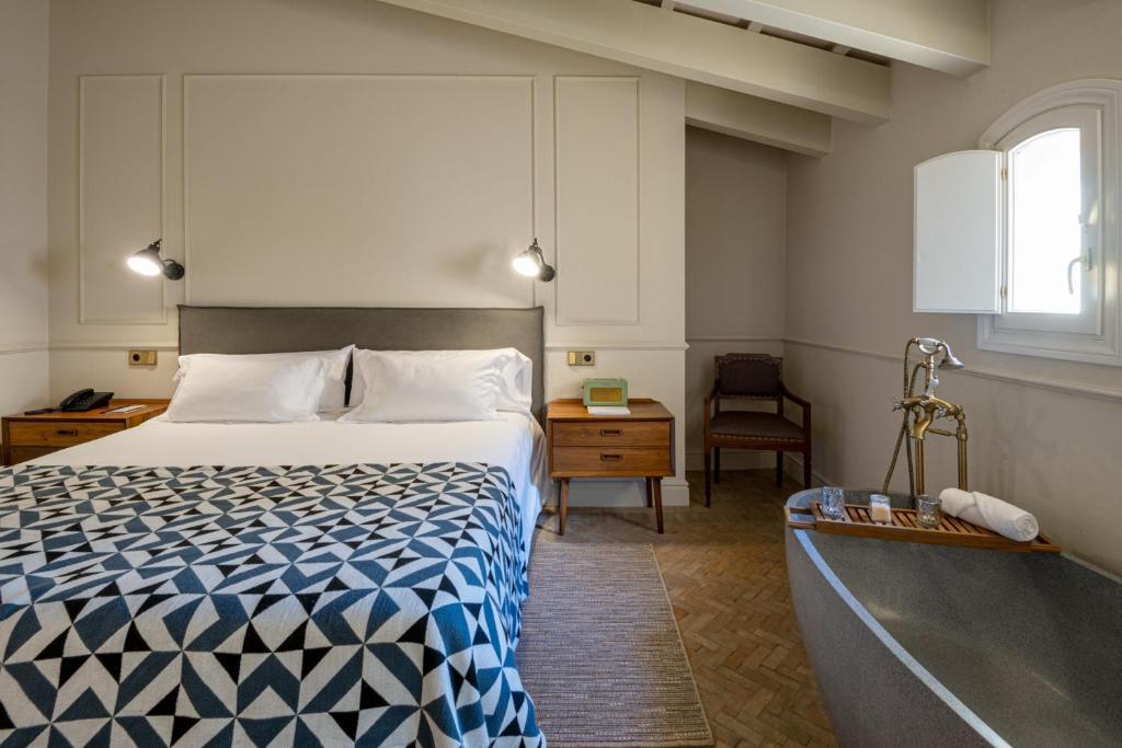 Postel nebo postele na pokoji v ubytování Hotel Boutique Can Sastre